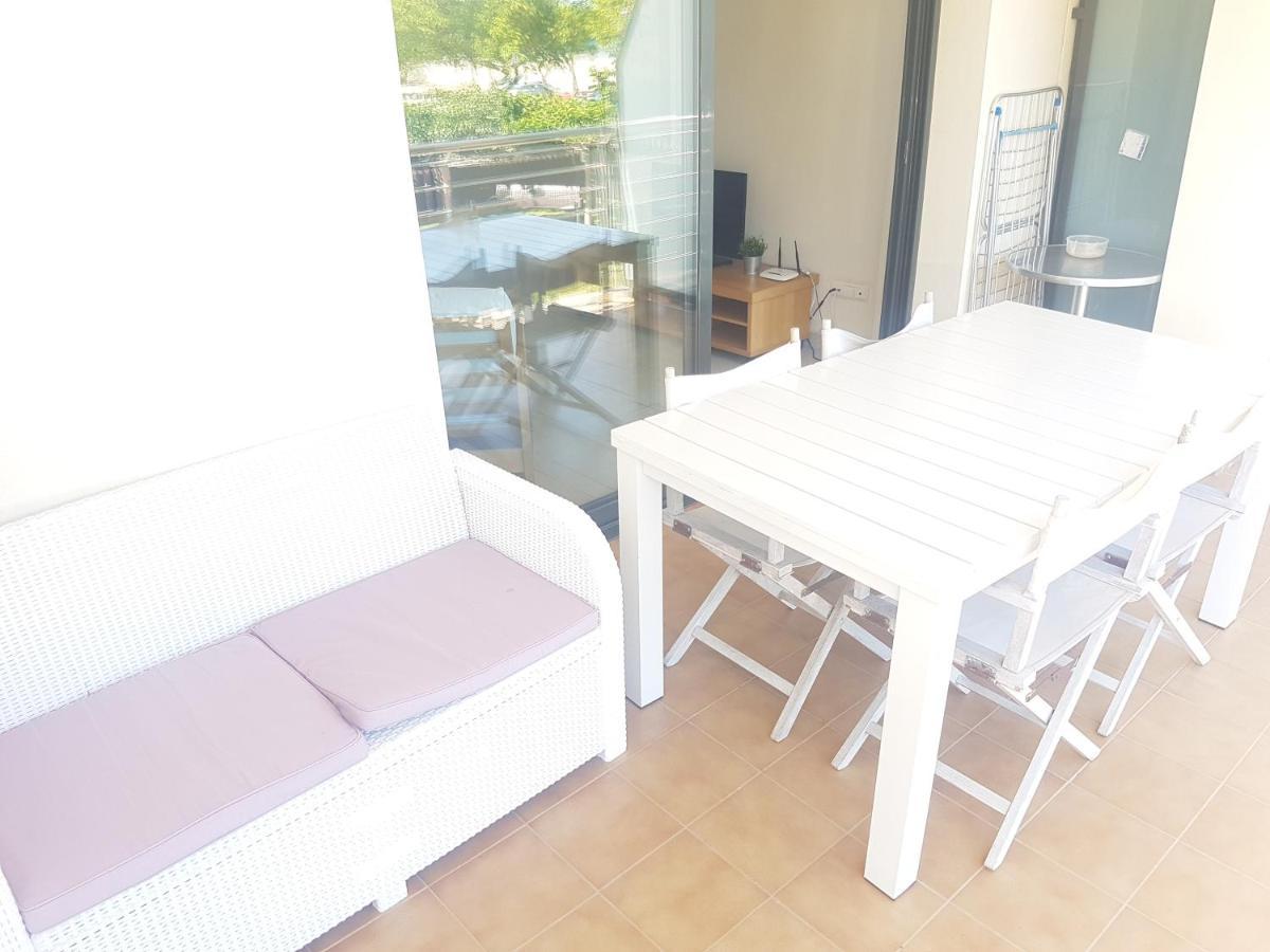 Beautiful Apartment 75M2 With View At The Beach, Pool, Parking Roses Esterno foto