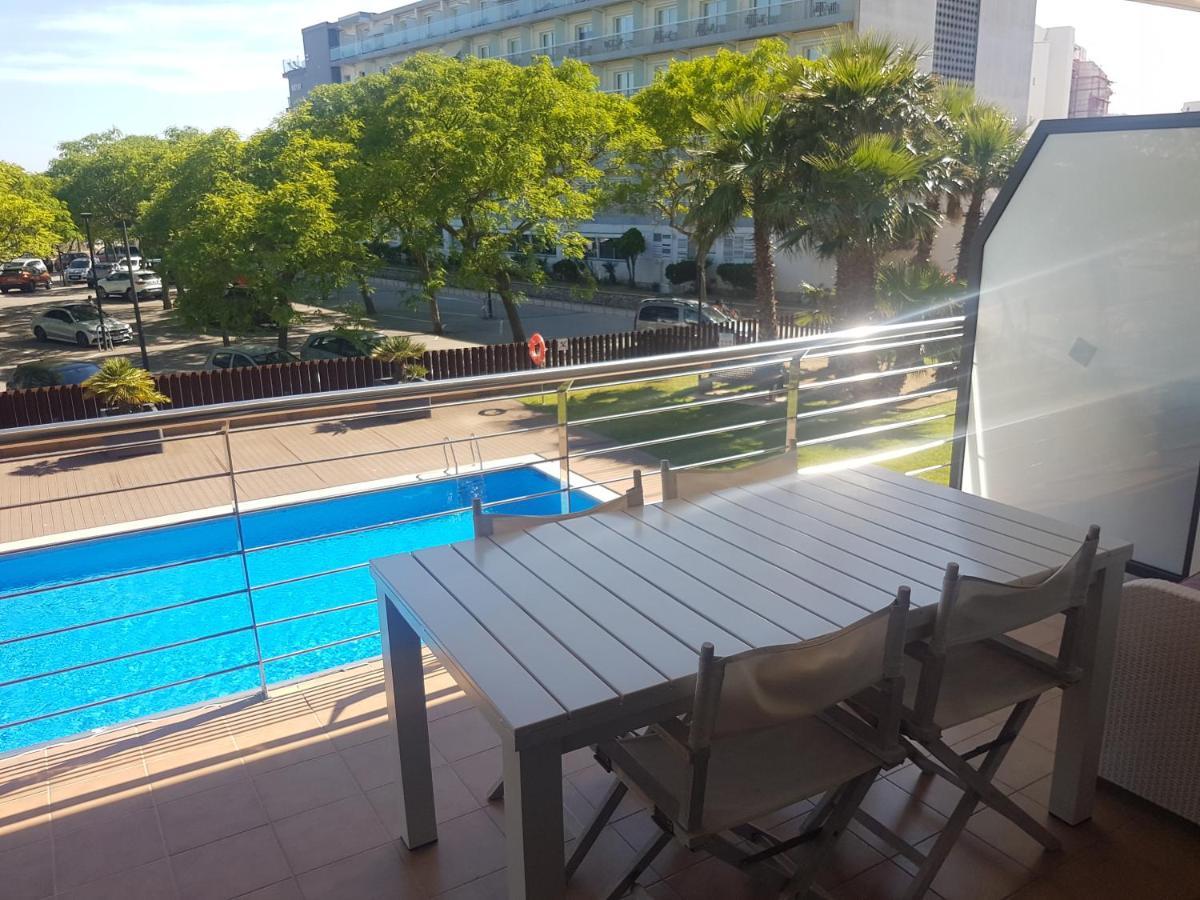 Beautiful Apartment 75M2 With View At The Beach, Pool, Parking Roses Esterno foto