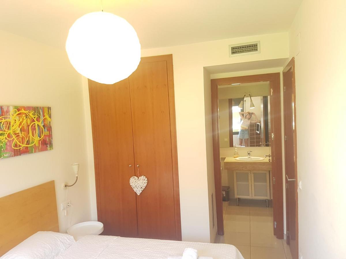 Beautiful Apartment 75M2 With View At The Beach, Pool, Parking Roses Esterno foto