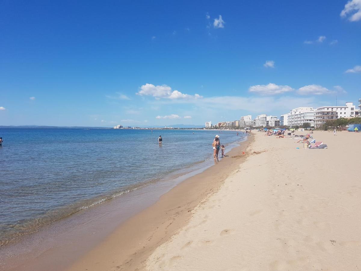 Beautiful Apartment 75M2 With View At The Beach, Pool, Parking Roses Esterno foto