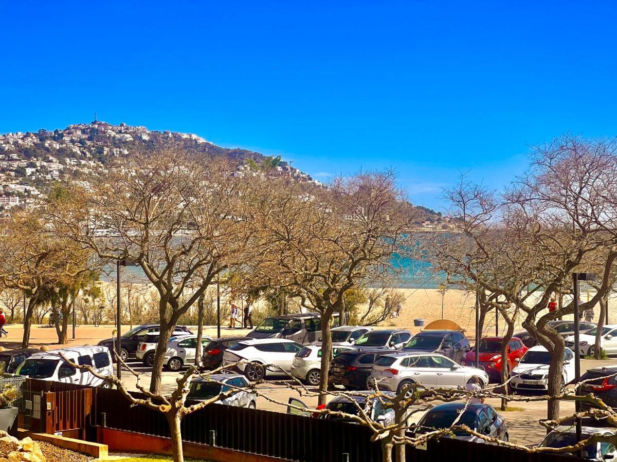 Beautiful Apartment 75M2 With View At The Beach, Pool, Parking Roses Esterno foto